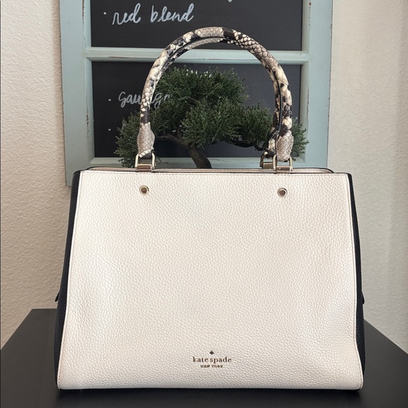 KATE SPADE Elegant Black and White Leather Handbag - Picture 1 of 12